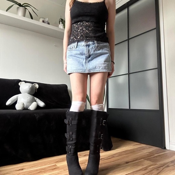 The Perfect Mini - Brandy Melville Mini Denim Skirt - Picture 5 of 6